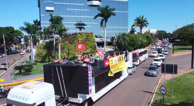 FETEMS e SIMTEDs afiliados realizam carreata em comemoração ao Dia do(a) Trabalhador(a)