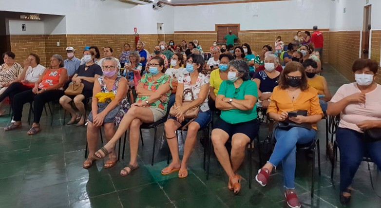 Assembleia Extraordinária com profissionais da educação aposentados(as)